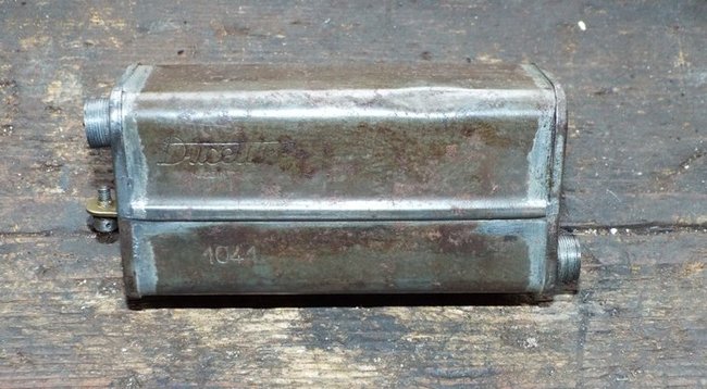 DSCF4803_R.JPG (126.01 Kio) Vu 9282 fois Bobine métallique triangulaire d'origine