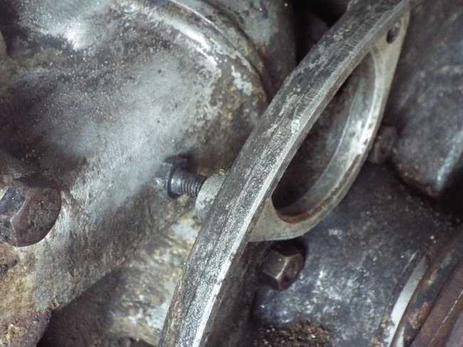 DSCF4214_R.JPG (276.47 Kio) Vu 8563 fois Une des vis de fixation reste prisonnière...