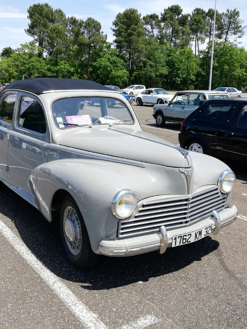 Peugeot 203 découvrable 1955.jpg