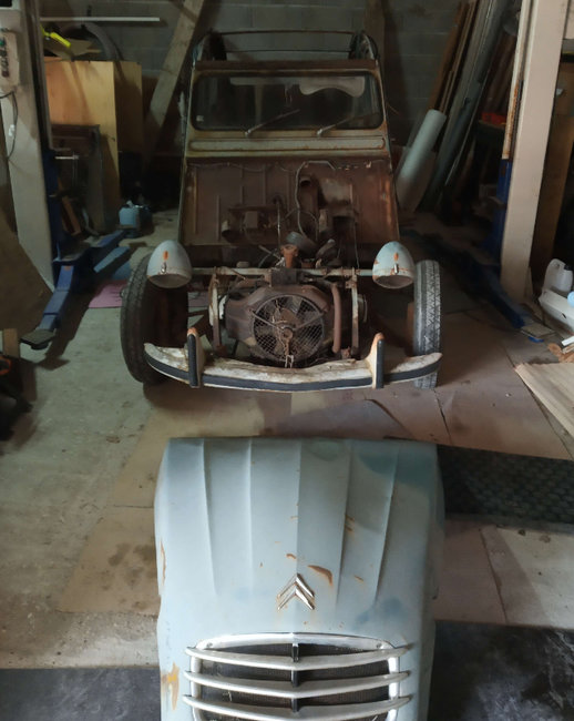 2cv_.jpg (442.32 Kio) Vu 32621 fois A l'abri pour l'hiver !