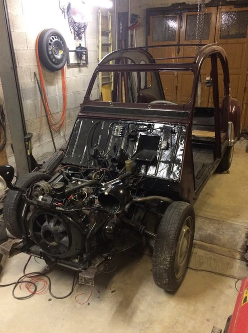 2cv en cours de montage.jpg