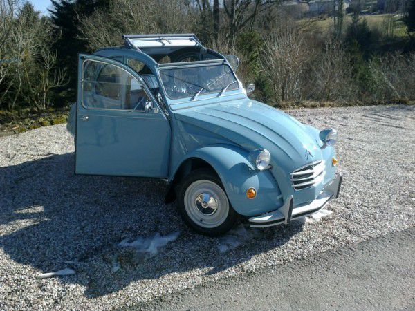 2CV bleu Camargue