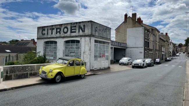 Garage Citroën Perrot Frères de Montmorillon, un ami de la famille à l'époque...