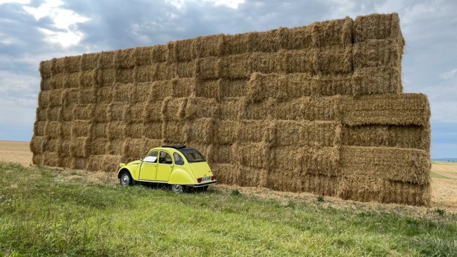 Ça coûte une paille une 2cv