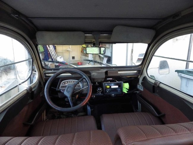 2_cv_interieur_vue_av[1].jpg