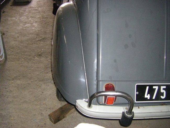 IMGP7817_R.JPG (497.91 Kio) Vu 3932 fois L'aile "bombée". C'est pas le bon modèle pour mon AZAM de 1965.