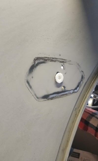 IMG_20230725_211847.jpg (55.82 Kio) Vu 8589 fois J'ai mis un passe cable et il ne bouge pas du tout. C'est nickel.