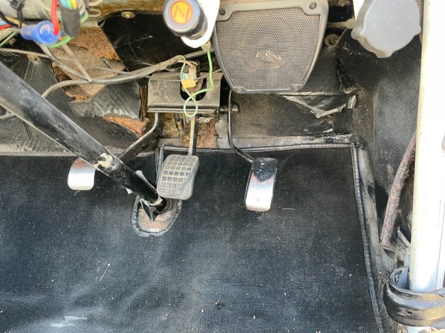 1990-Citreon-2CV-Dolly-Red-White-Interior-42.jpg