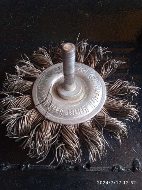Brosse dure pour gros dérouillage