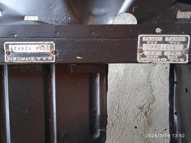 2 plaques d'origine du châssis