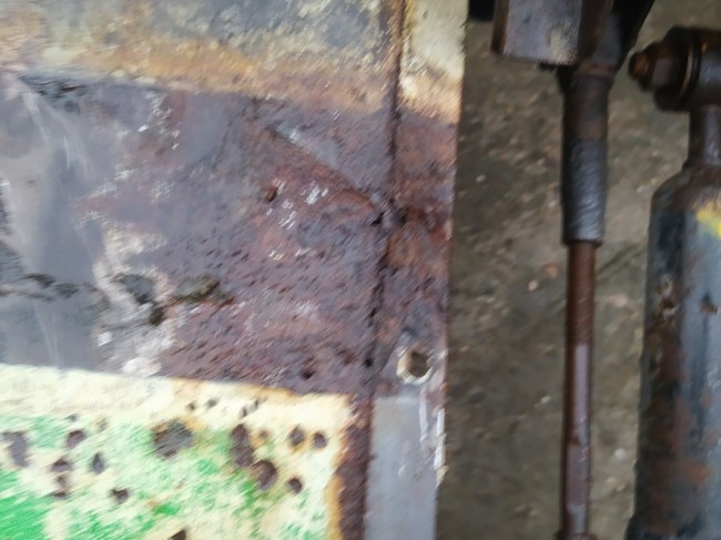 Avant droit jonction plancher D et plancher pédales