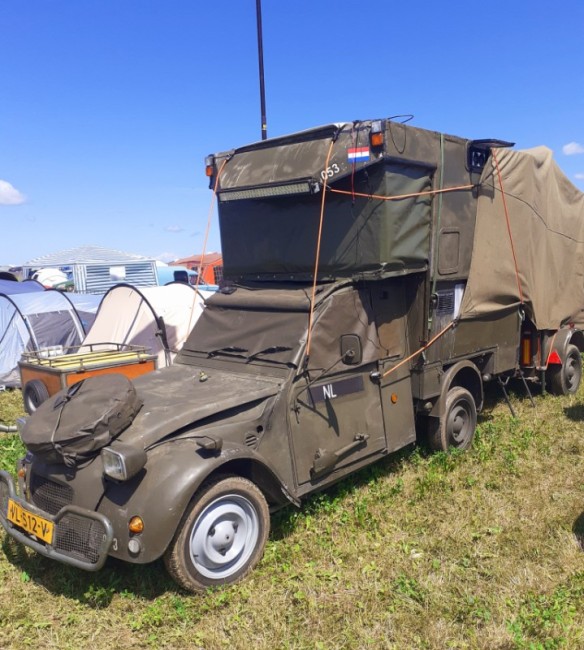 2cv army.jpg