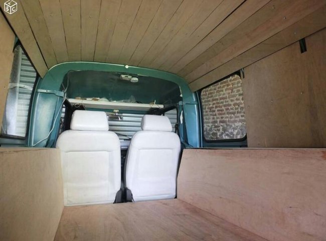 Avec linterieur de la fourgonnette en bois ? Combo ! Vraiment original,  j'adore