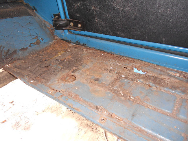 DSCN1734.JPG (751.1 Kio) Vu 16289 fois plancher avant coté passager